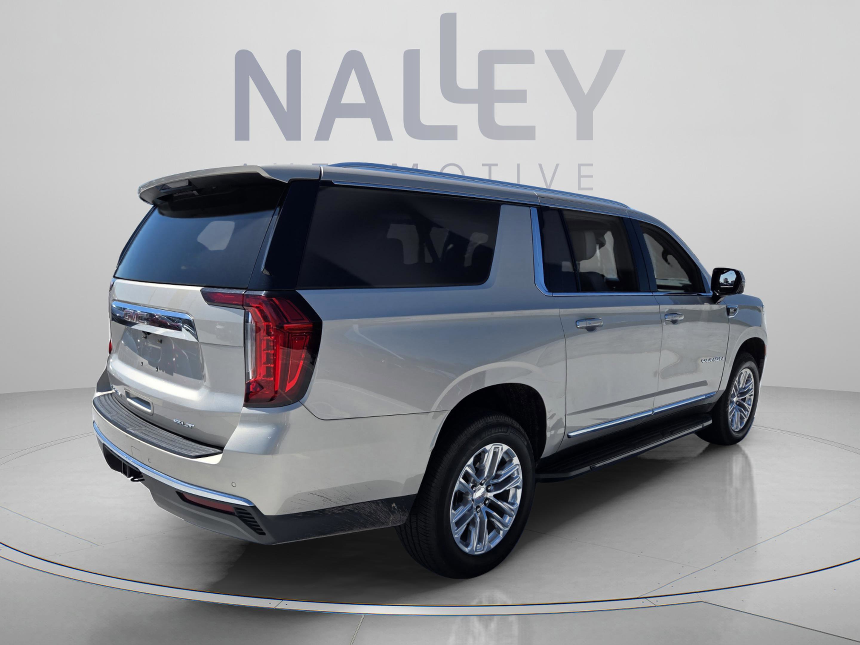 Used 2023 GMC Yukon XL SLT w/ SLT Luxury Package RWD image 4