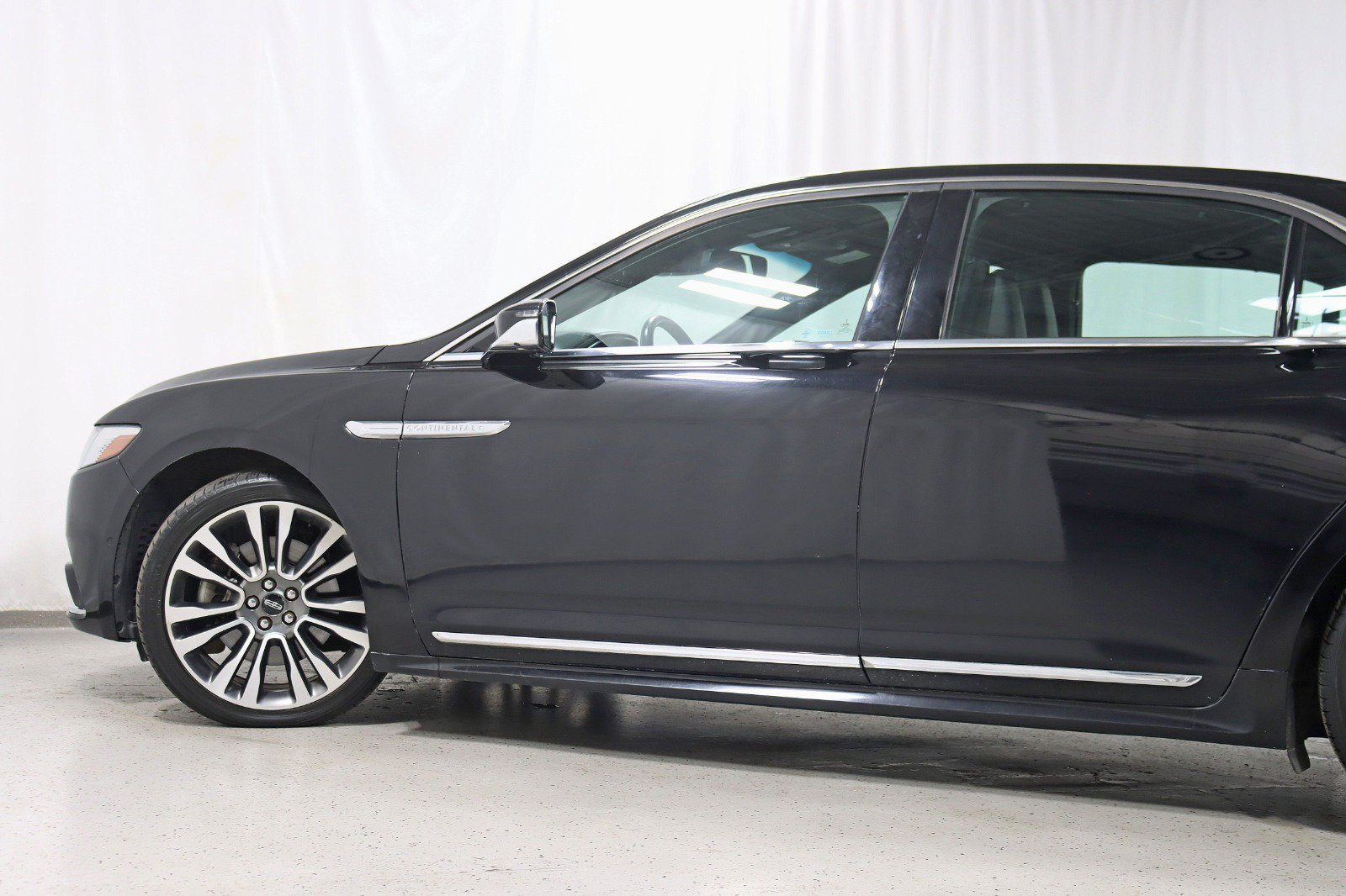 Used 2017 Lincoln Continental Reserve w/ Luxury Package AWD/4WD image 11