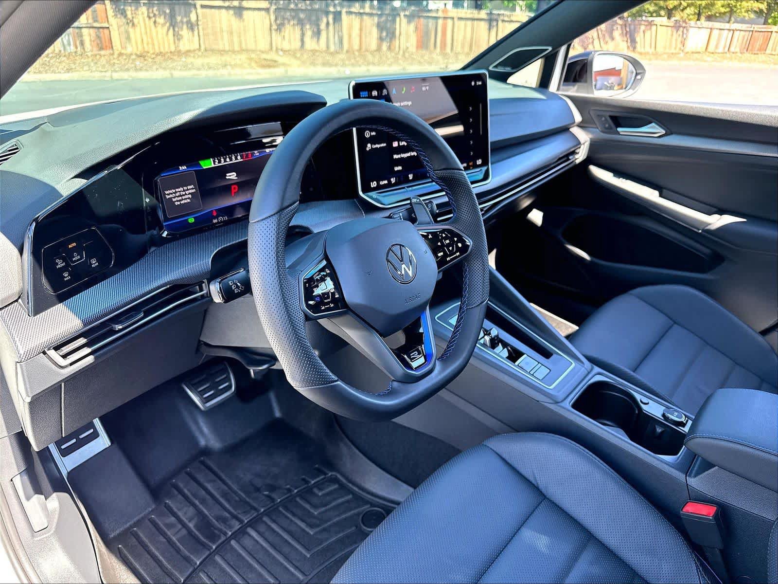 Used 2025 Volkswagen Golf AWD/4WD image 17