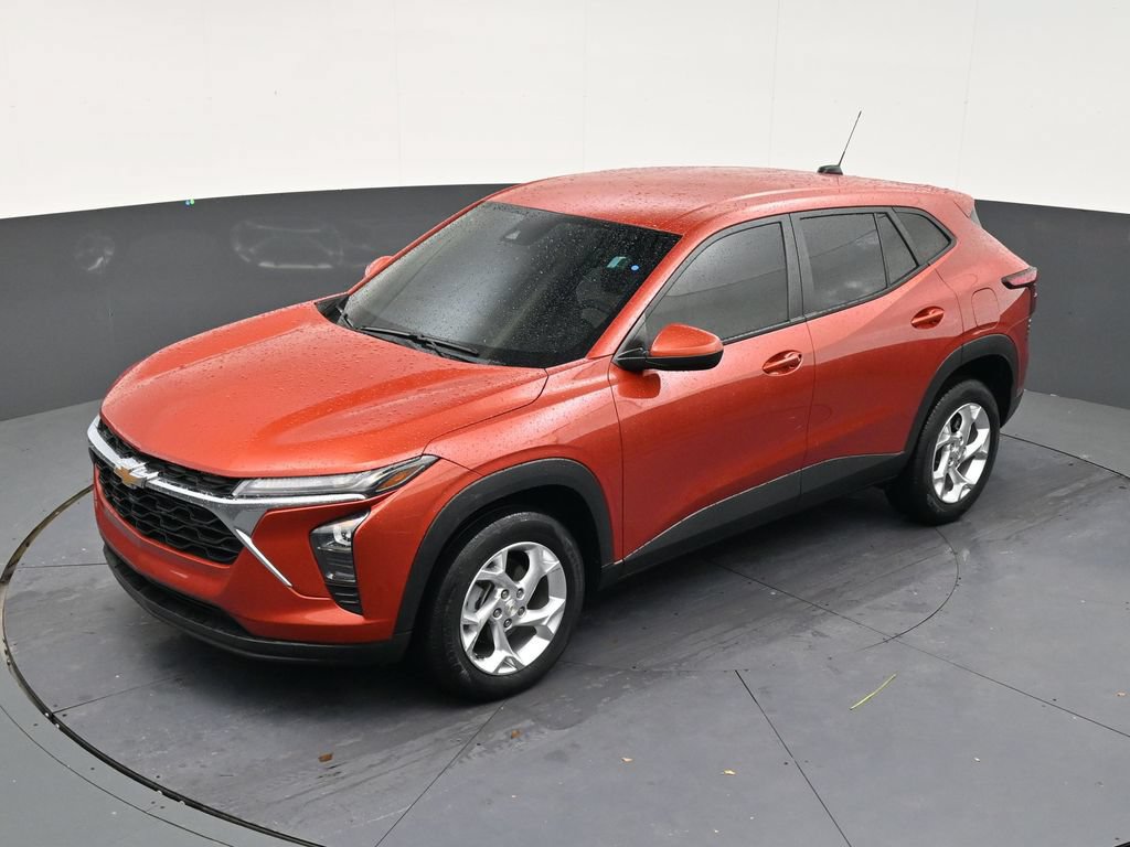 Used 2024 Chevrolet Trax LS w/ LS Convenience Package FWD image 12