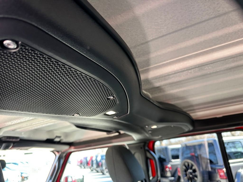 Used 2025 Jeep Wrangler Unlimited Sahara image 15