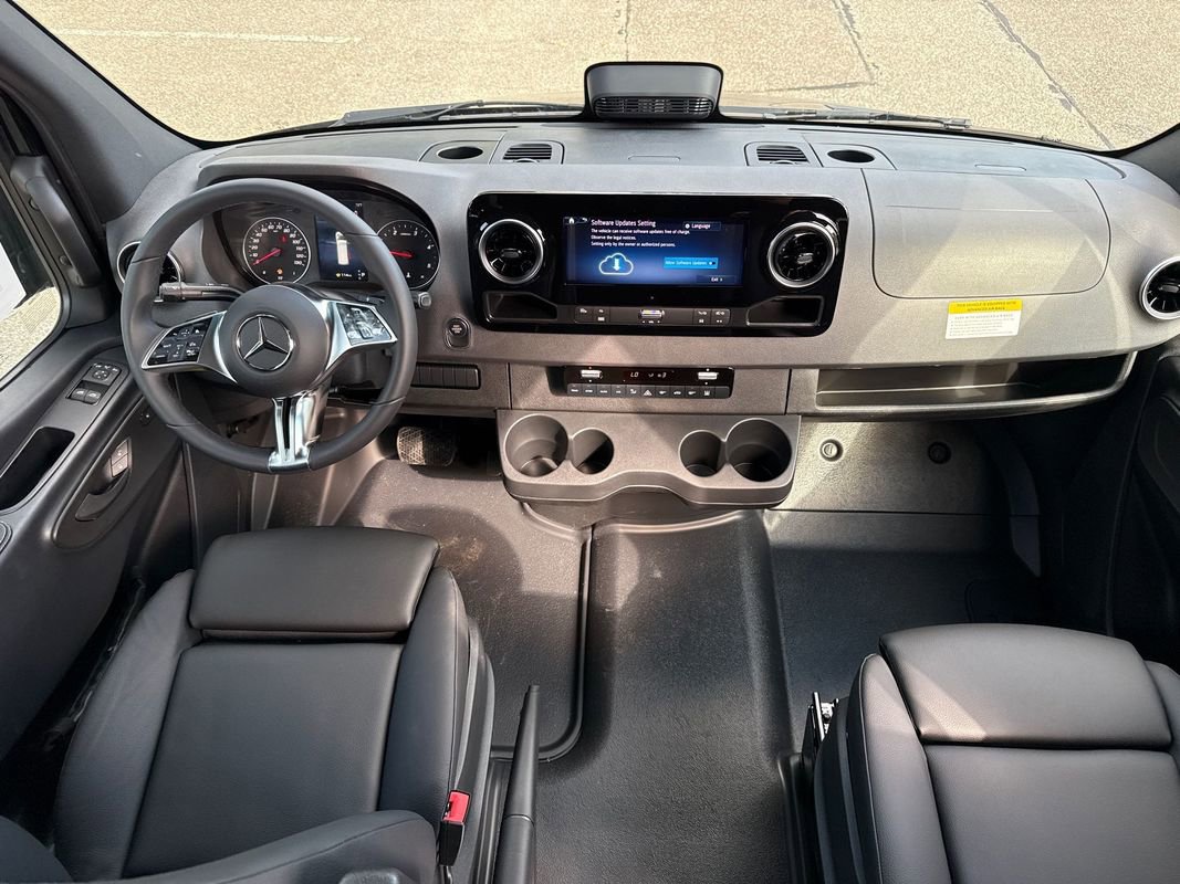 Used 2025 Mercedes-Benz Sprinter 2500 image 19