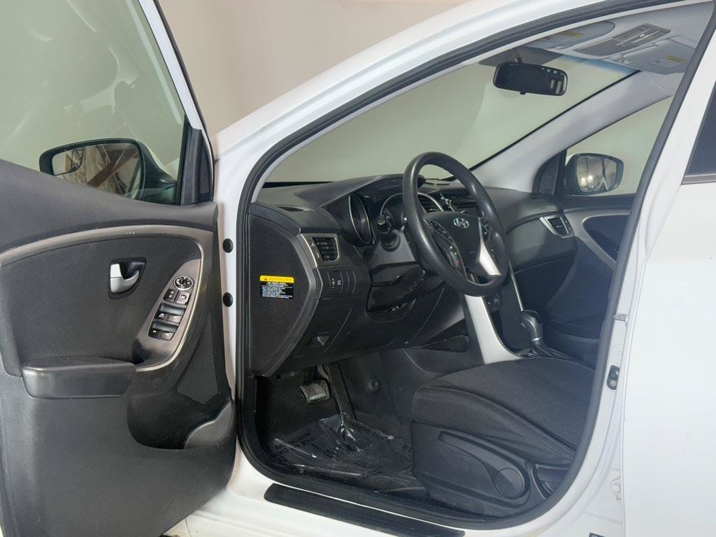 Used 2017 Hyundai Elantra GT FWD image 10