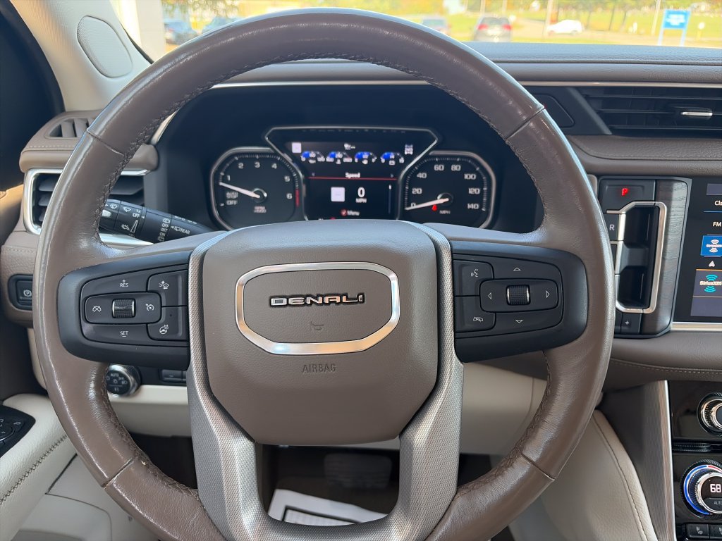 Used 2021 GMC Yukon XL Denali w/ Denali Premium Package AWD/4WD image 14