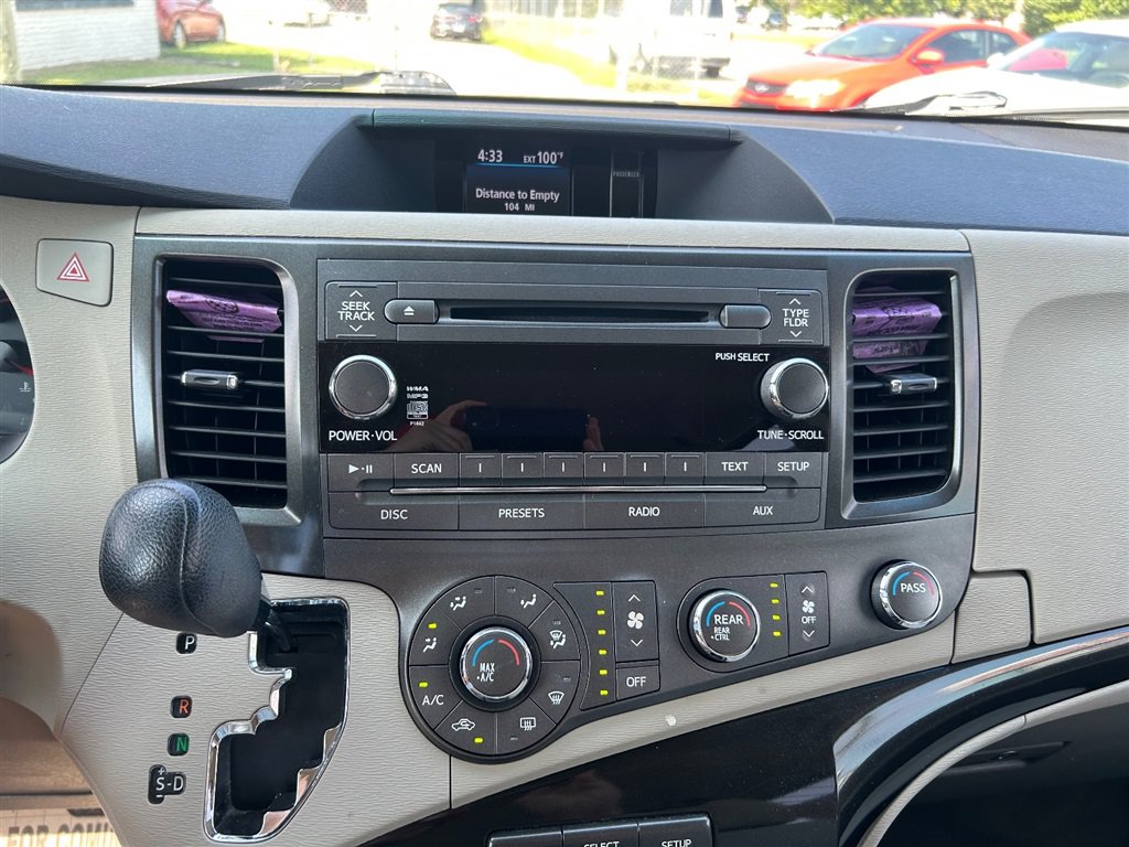 Used 2012 Toyota Sienna LE w/ Towing Pkg AWD/4WD image 16