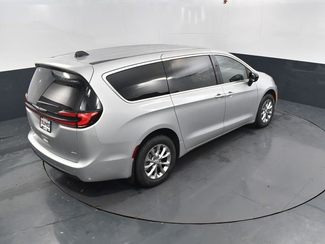 New 2026 Chrysler Pacifica Select image 45