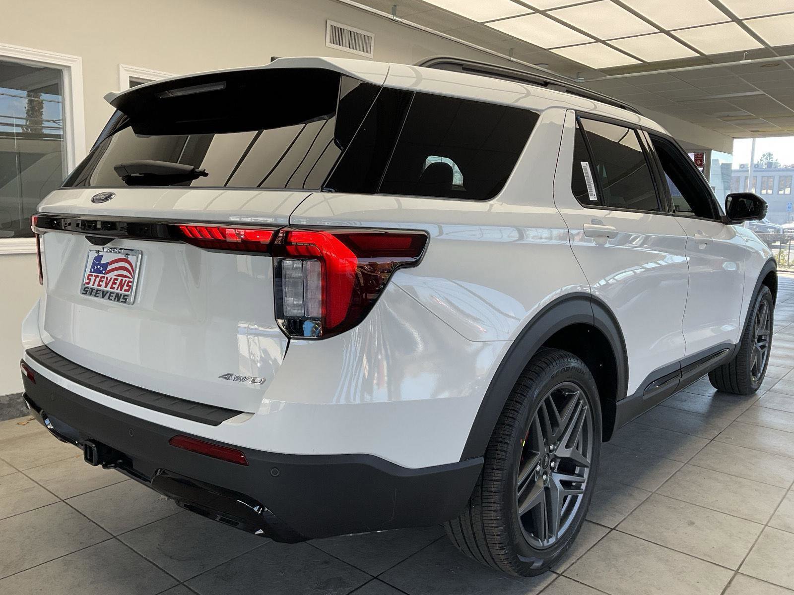 New 2026 Ford Explorer ST-Line w/ ST-Line Street Pack image 5