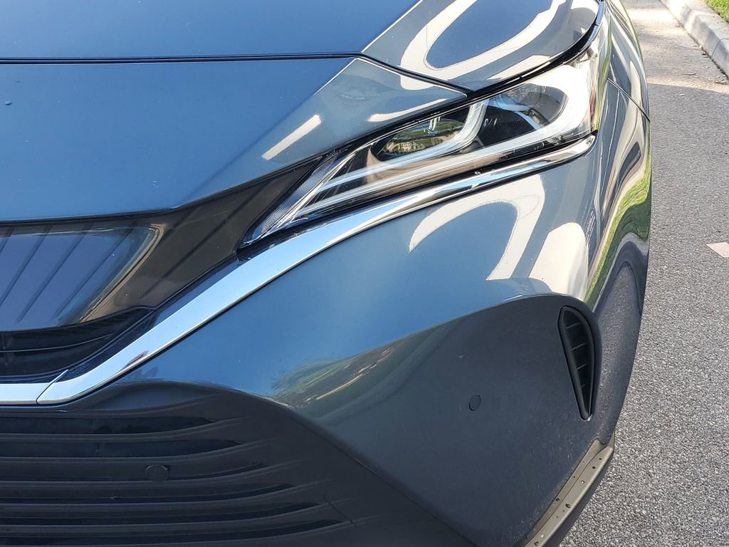 Used 2021 Toyota Venza XLE image 10