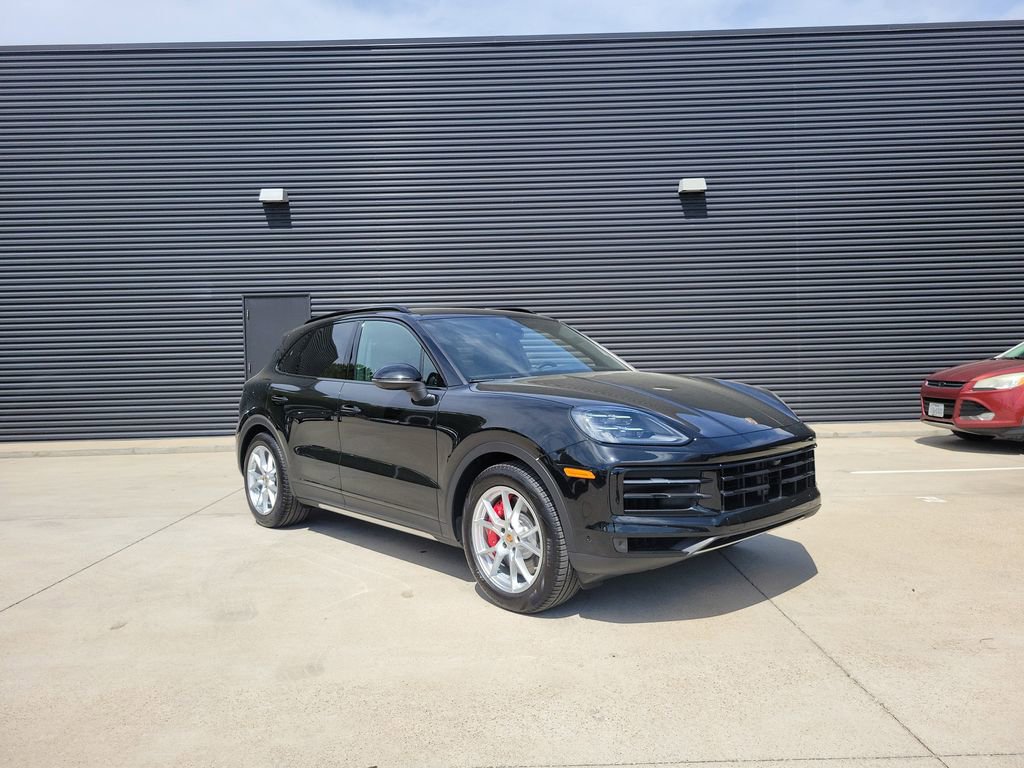Used 2025 Porsche Cayenne S image 7