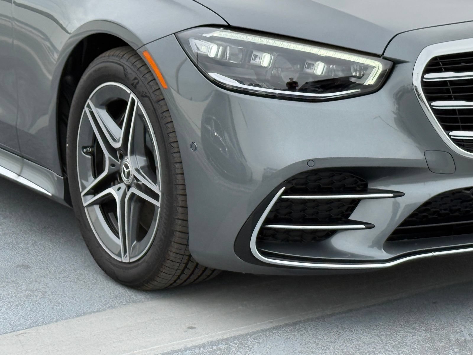 New 2026 Mercedes-Benz S 580e 4MATIC Sedan image 9