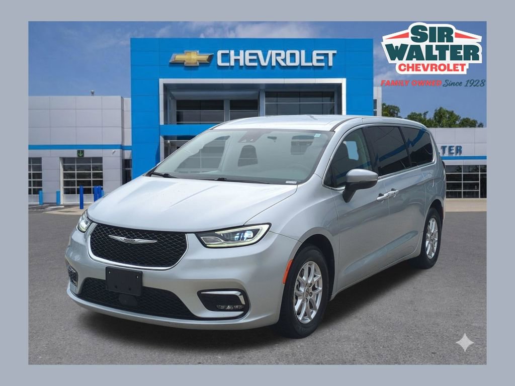 Used 2023 Chrysler Pacifica Touring-L FWD image 1