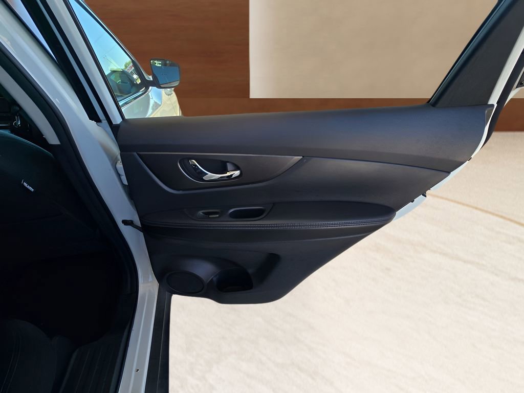 Used 2016 Nissan Rogue S image 34