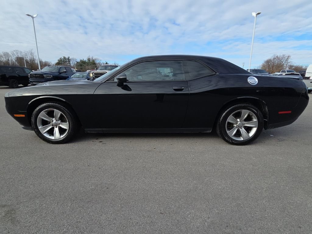 Used 2018 Dodge Challenger SXT image 8