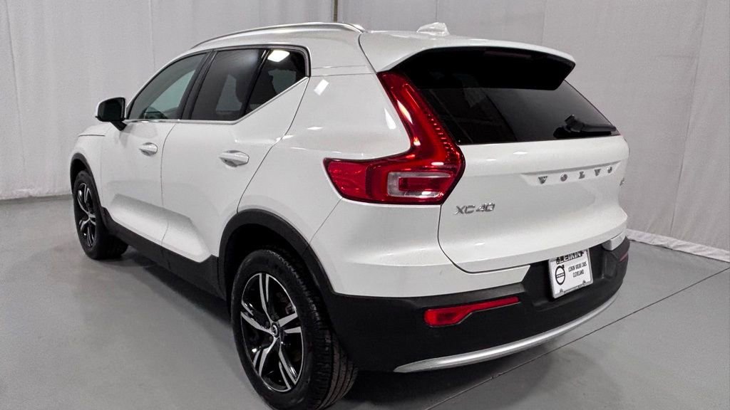 Used 2023 Volvo XC40 B5 Plus w/ Climate Package image 11
