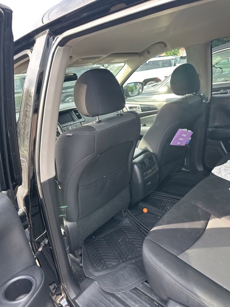 Used 2019 Nissan Pathfinder S AWD/4WD image 10