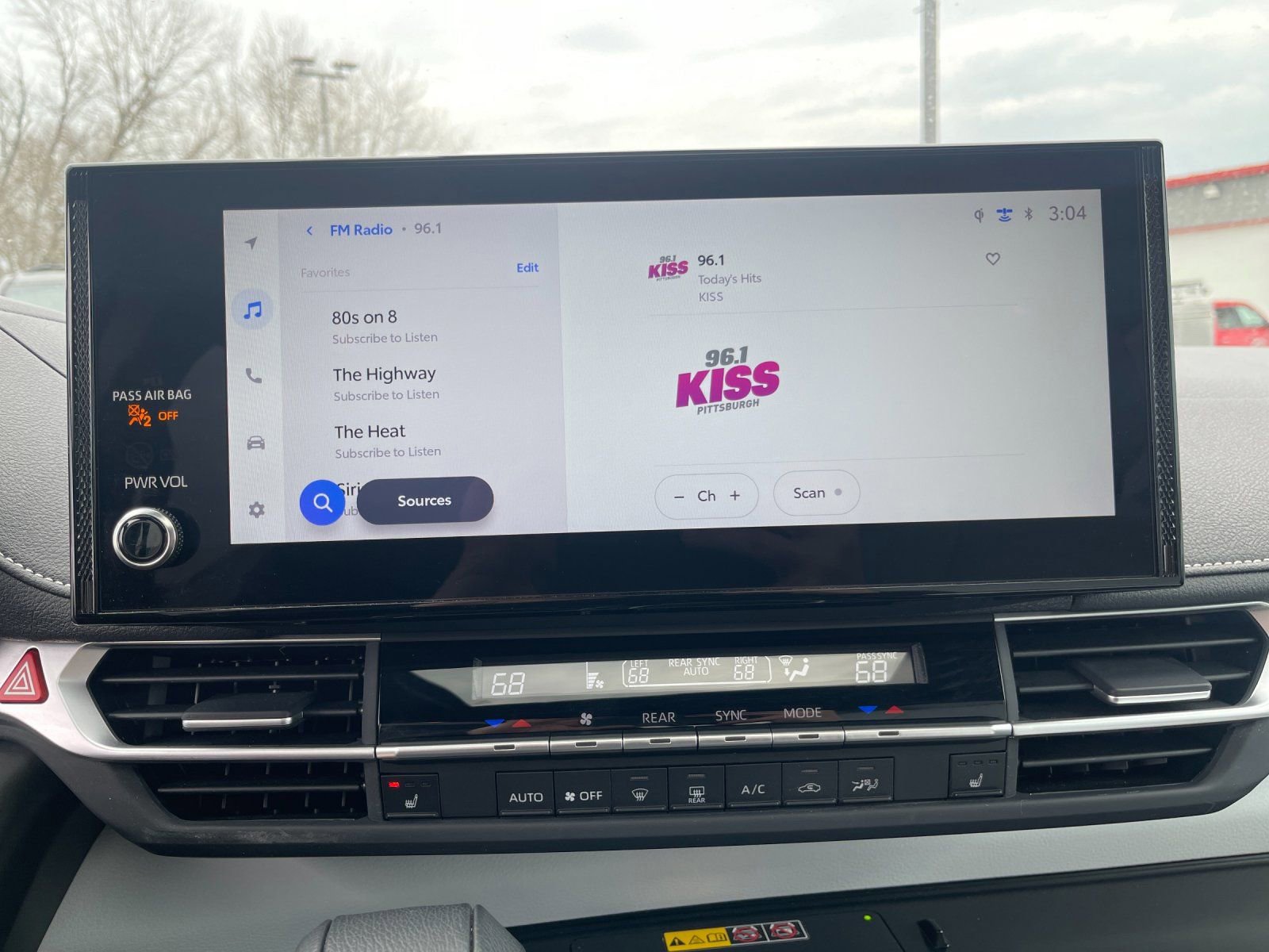 Used 2025 Toyota Sienna XSE w/ XSE Plus Package image 21