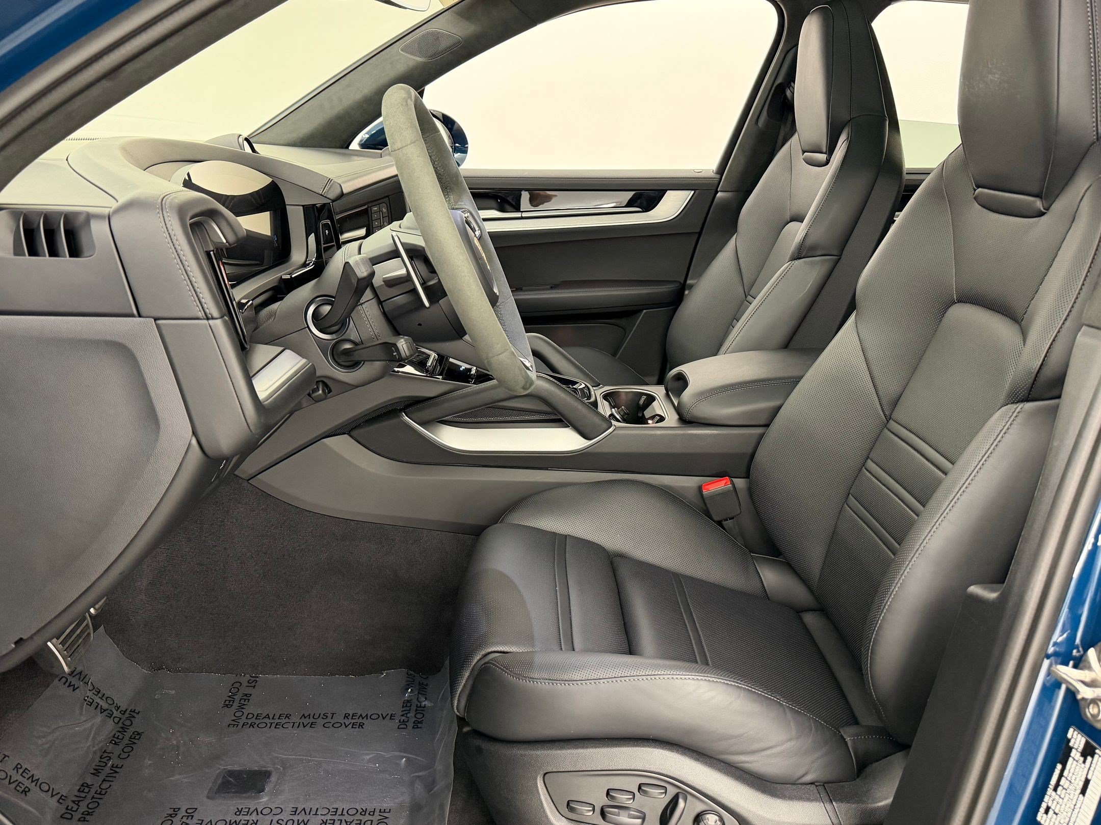 New 2025 Porsche Cayenne GTS AWD/4WD image 26