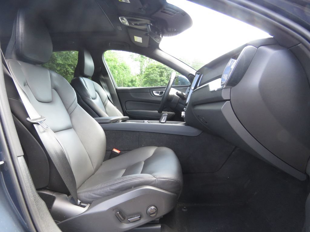 Used 2020 Volvo XC60 T8 Momentum AWD/4WD image 13