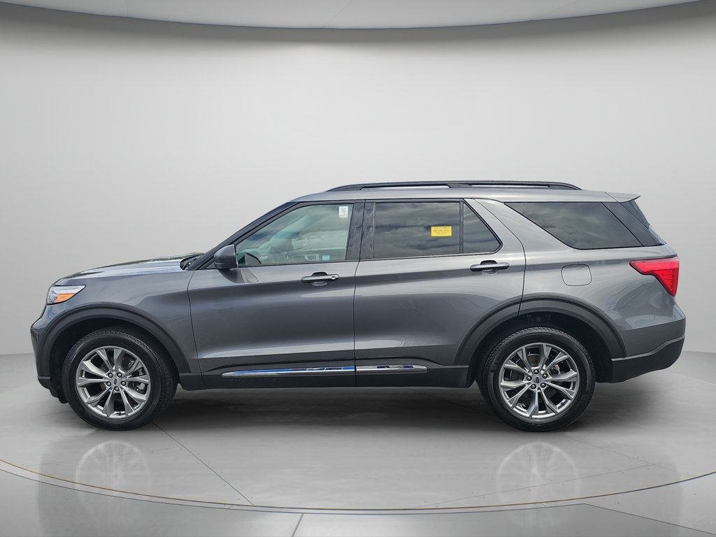 Used 2022 Ford Explorer XLT w/ Equipment Group 202A AWD/4WD image 6