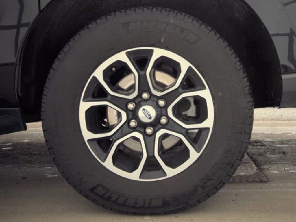 Used 2024 Ford Expedition Max XLT image 19