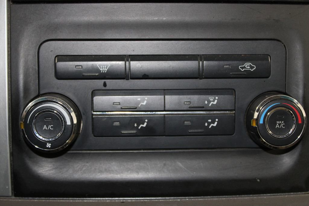 Used 2014 Nissan Frontier SV image 26