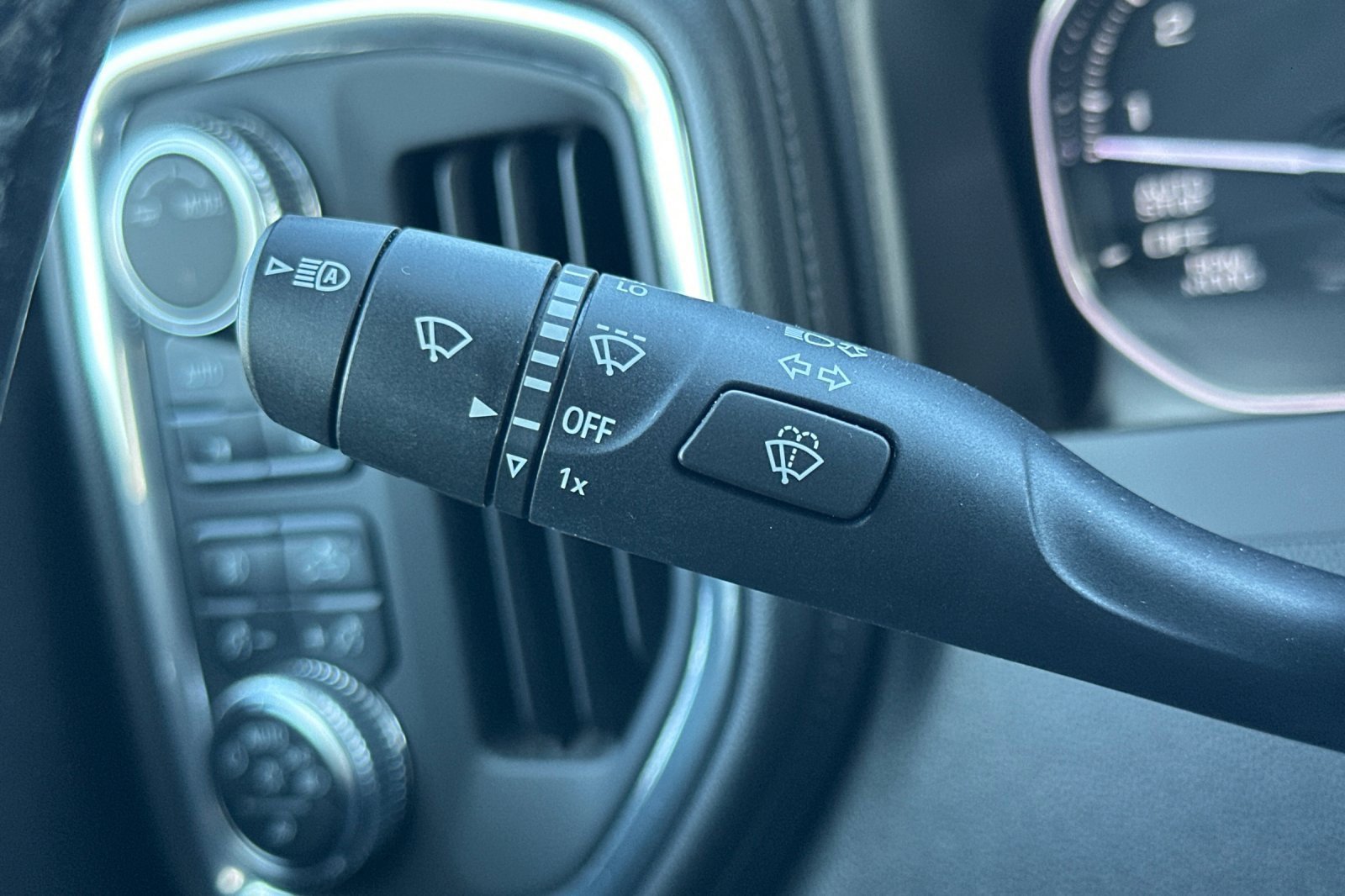 Used 2020 GMC Sierra 1500 SLT w/ SLT Premium Plus Package image 34