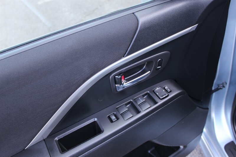 Used 2012 MAZDA MAZDA5 Grand Touring FWD image 11