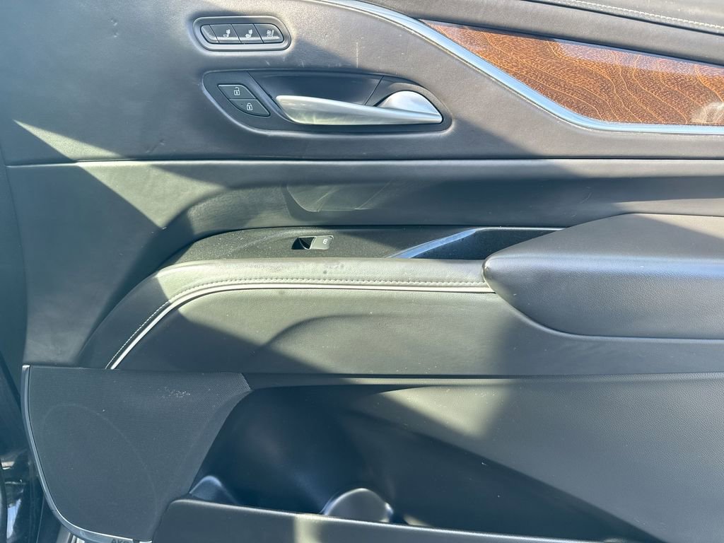 Used 2022 Cadillac Escalade ESV Premium Luxury Platinum image 33