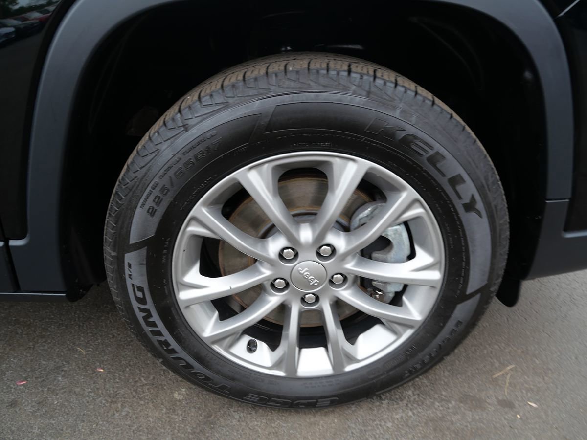 Used 2021 Jeep Cherokee Latitude Plus w/ Sun & Sound Group AWD/4WD image 37
