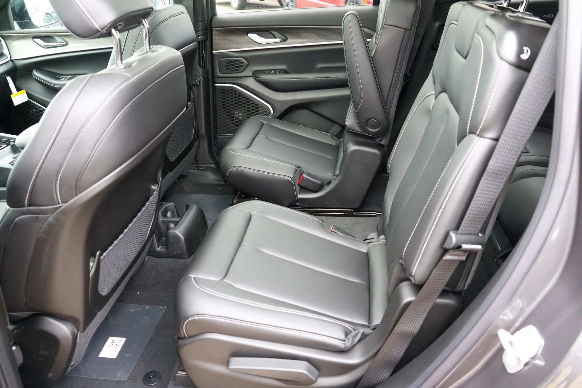 New 2026 Jeep Grand Cherokee L Limited w/ Limited Altitude Package AWD/4WD image 17