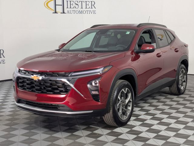 Used 2025 Chevrolet Trax LT w/ LT Convenience Package image 4