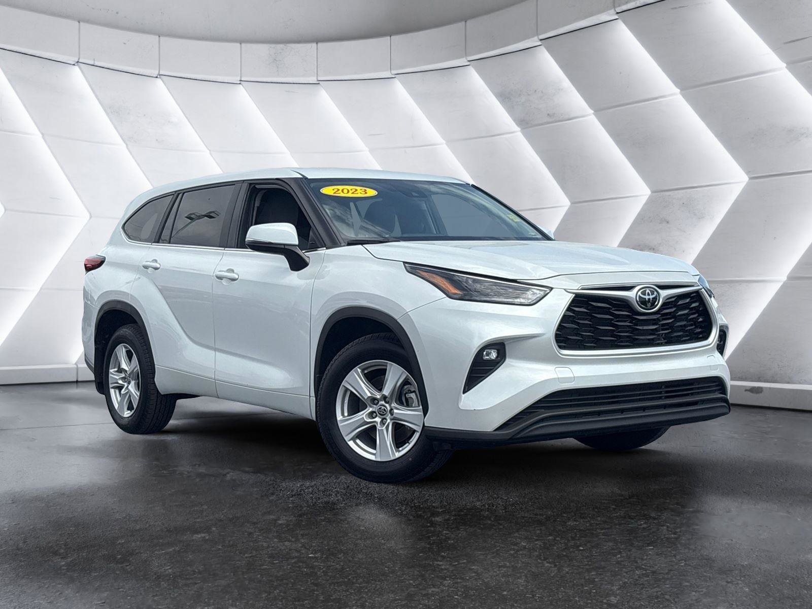 Used 2023 Toyota Highlander LE