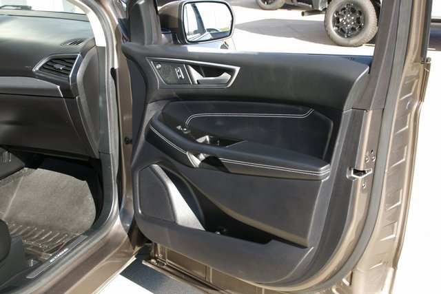 Used 2019 Ford Edge Titanium image 36