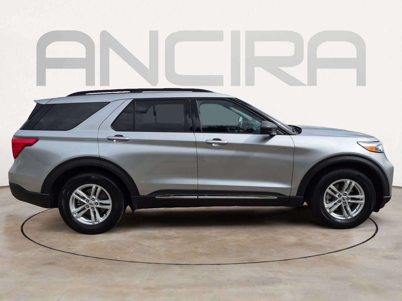 Used 2024 Ford Explorer XLT image 11