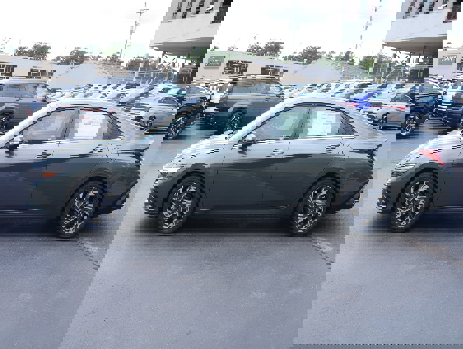 New 2025 Hyundai Elantra Limited image 7