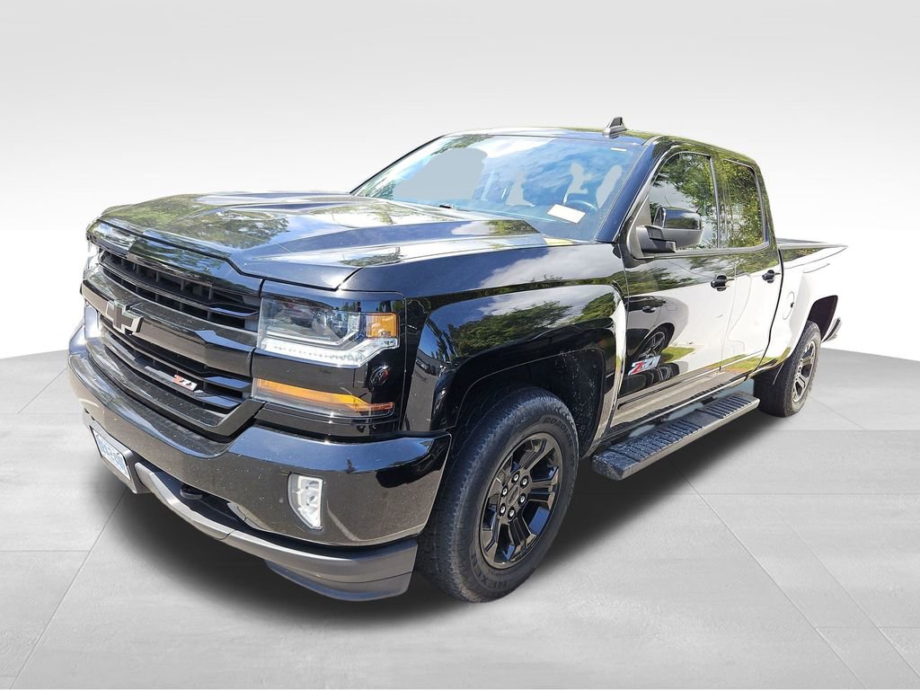 Used 2018 Chevrolet Silverado 1500 LT w/ Midnight Edition image 3