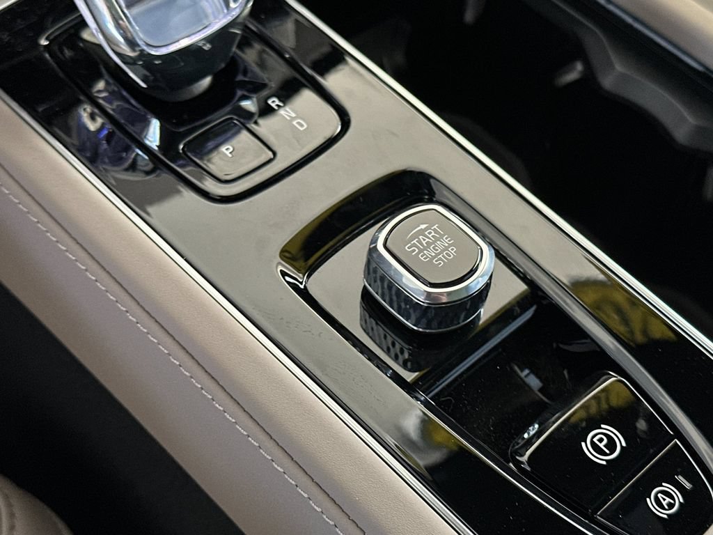 New 2026 Volvo XC90 T8 Plus w/ Protection Package Premier AWD/4WD image 23