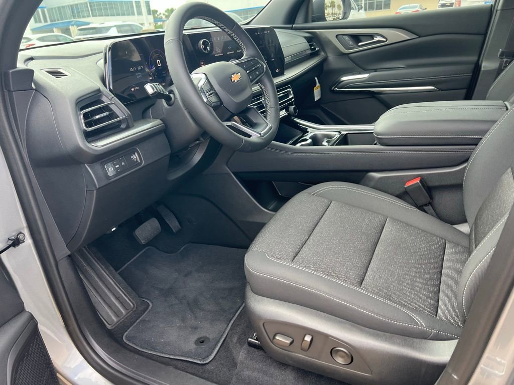 New 2026 Chevrolet Traverse LT w/ Sun and Wheel Package FWD image 23