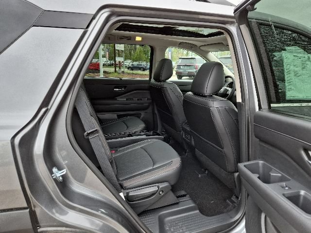 New 2026 Nissan Pathfinder SL w/ SL Premium Package AWD/4WD image 12