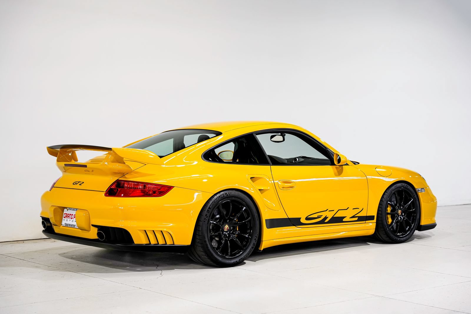 Used 2008 Porsche 911 GT2 RWD image 3
