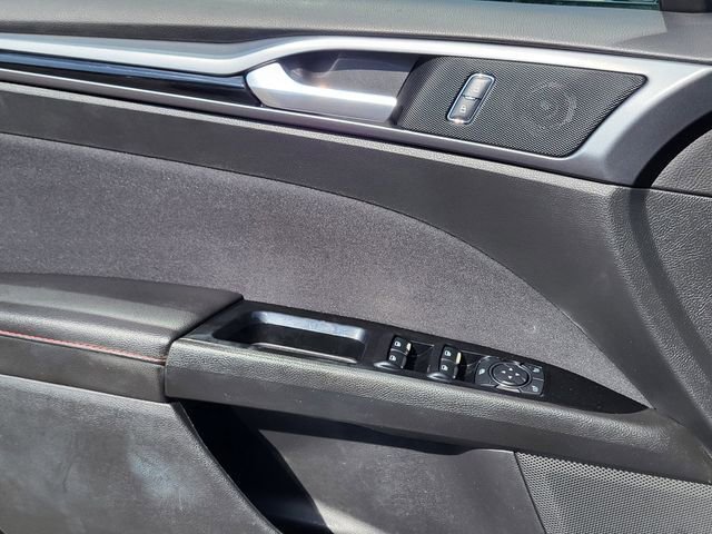 Used 2015 Ford Fusion SE w/ Equipment Group 201A image 13