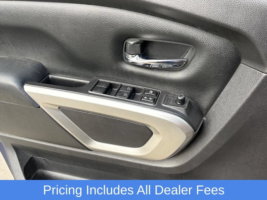 Used 2021 Nissan Titan SV AWD/4WD image 13