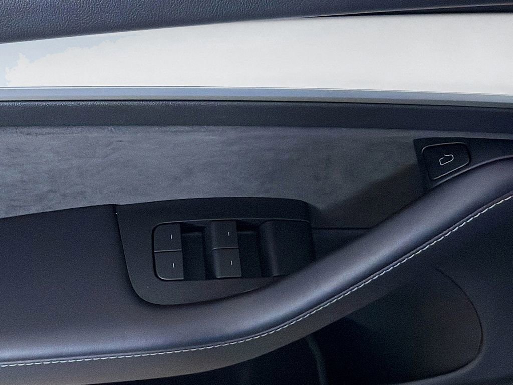 Used 2023 Tesla Model 3 Standard Range image 29