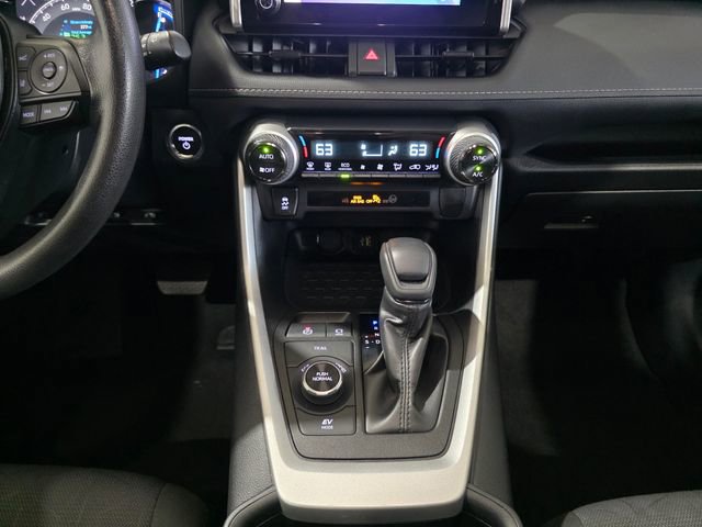 Used 2025 Toyota RAV4 XLE AWD/4WD image 20