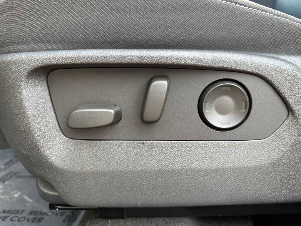 Used 2025 Buick Envision Sport Touring image 18