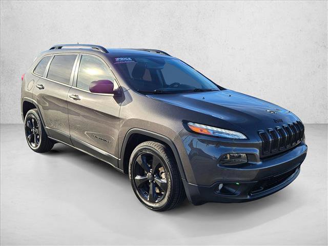 Used 2018 Jeep Cherokee Latitude w/ Altitude Package FWD image 3