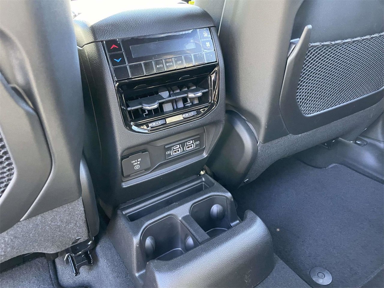 New 2025 Jeep Grand Cherokee L Altitude image 30