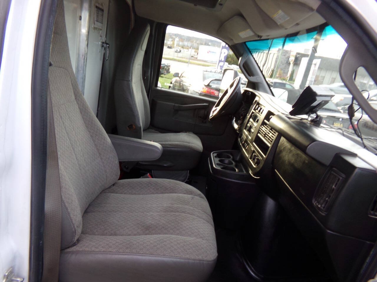 Used 2018 Chevrolet Express 3500 w/ Power Convenience Package RWD image 13
