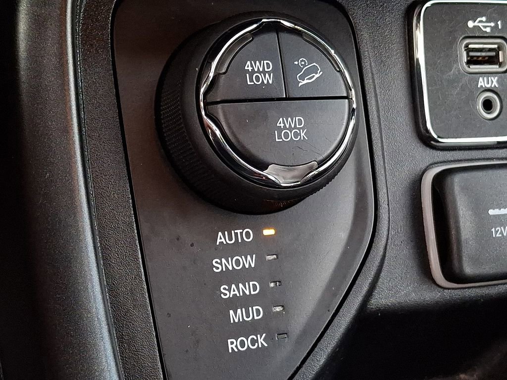 Used 2020 Jeep Compass Trailhawk image 20