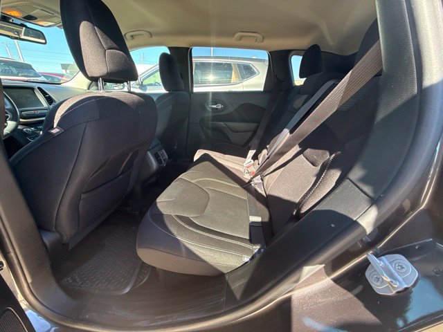 Used 2015 Jeep Cherokee Latitude AWD/4WD image 10
